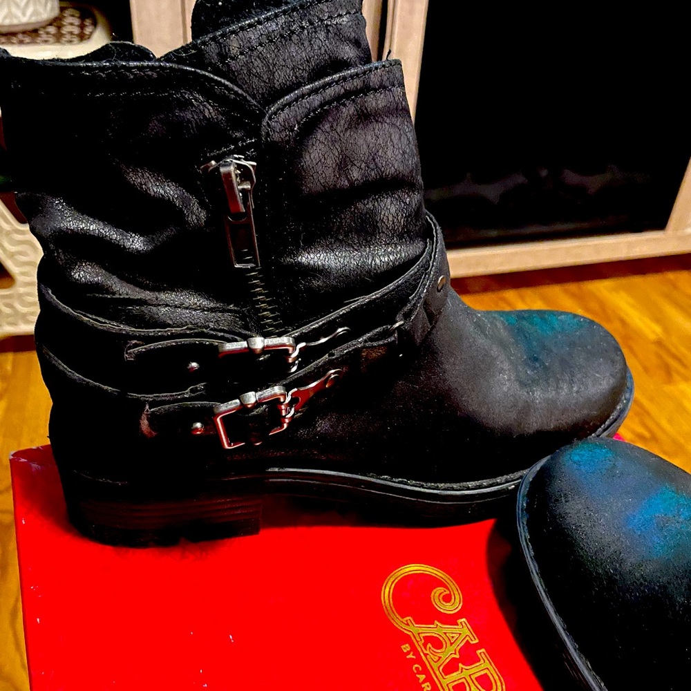 Girl black boot by Carlos by Carlos Santana